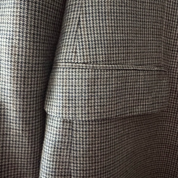 Ralph Lauren Men's Blazer wool/silk blend checkered, 2 button size 44R, formal - Picture 4 of 13